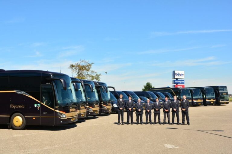 1965_Geschiedenis_Koninklijke_Beuk,_wagenpark,_bus_huren,_anno_2017