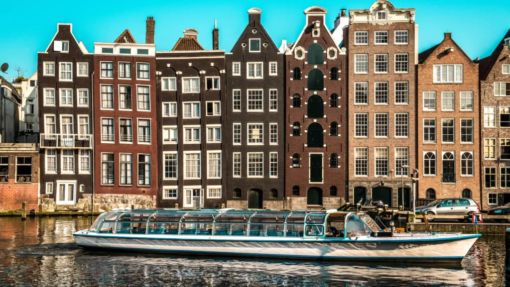 Canal cruise 