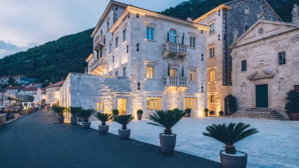 Heritage Grand Perast