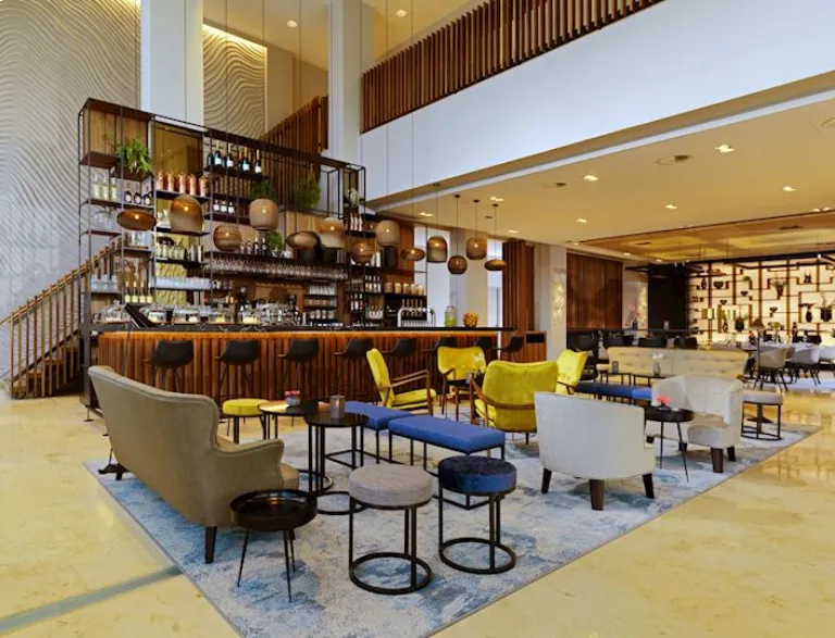 pillars-bar-2